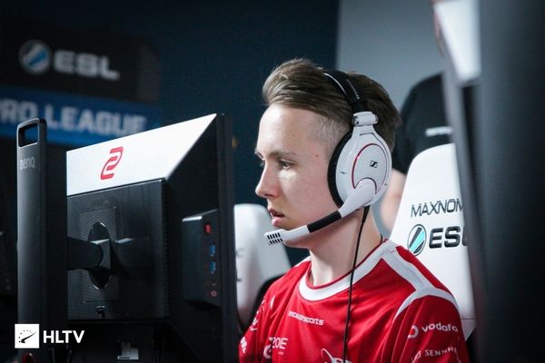 LPL今日赛程及阵容首发：xiye对战Cryin TheShy大战shanji Flandre被换下